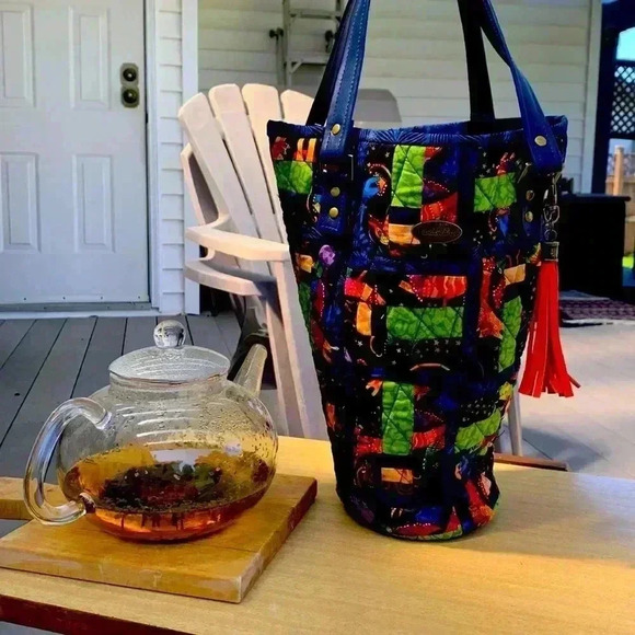 Noelle Piegsa -Laurel  Burch Cats quilted fabric bucket bag - Picture 1 of 6